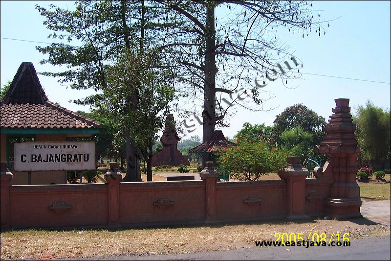 Bajangratu Temple - Majapahit Temple