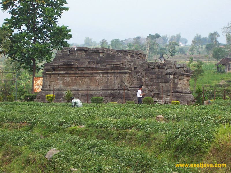 cungkup_temple_01.jpg