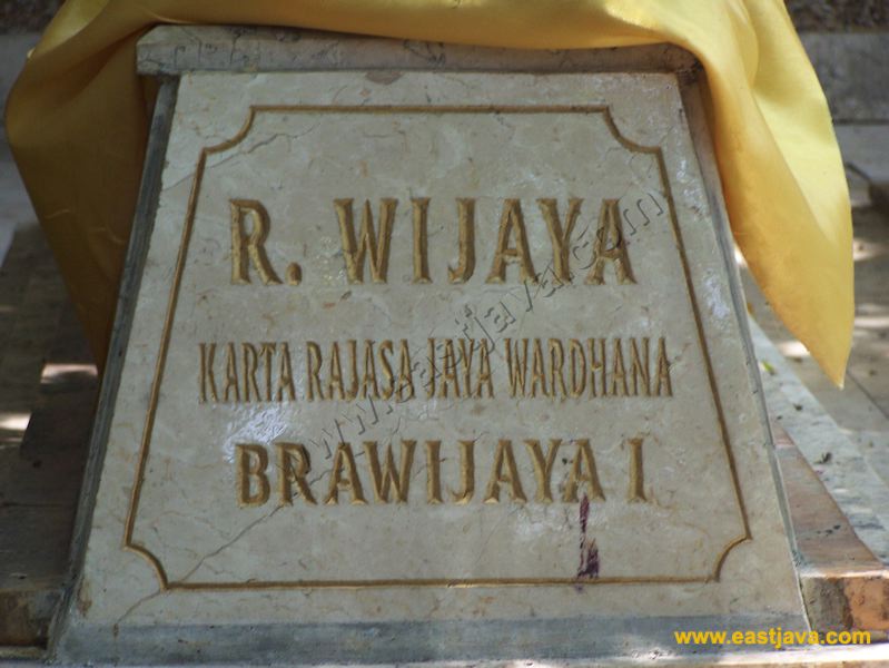 Siti Inggil Graveyard: The Pilgrimage Tourism in Trowulan - Mojokerto