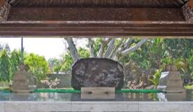 galleries/bung-karno-grave/soekarno-grave-blitar-4.jpg