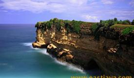 images/gallery/karang-bolong/karang-bolong-beach-pacitan-east-java-2.jpg