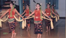 ../galleries/traditional-art/preview/keris_dance_02.jpg