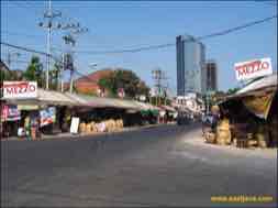 images/gallery/widodaren_fruit_market/pasar-widodaren-01.jpg