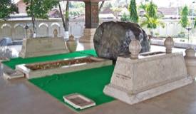 galleries/bung-karno-grave/soekarno-grave-blitar-2.jpg